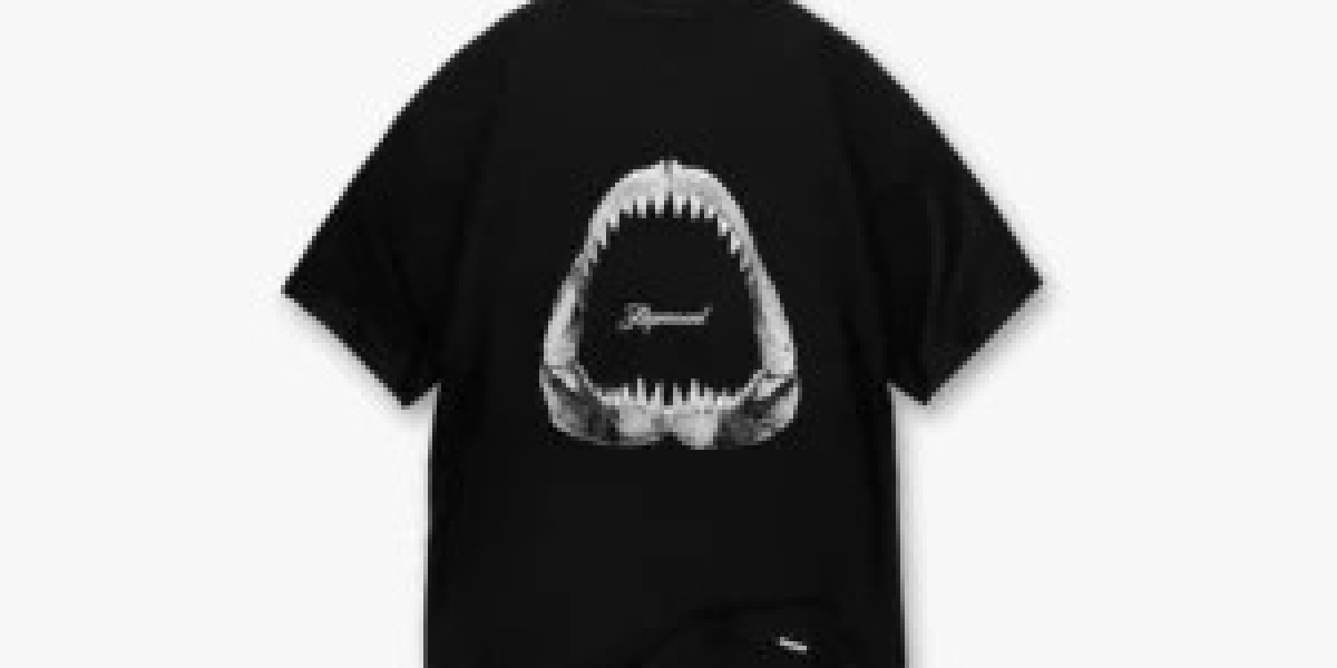 Streetwear Essentials: The Rise of Represent Shorts, T-Shirts, and the Black Represent Hoodie