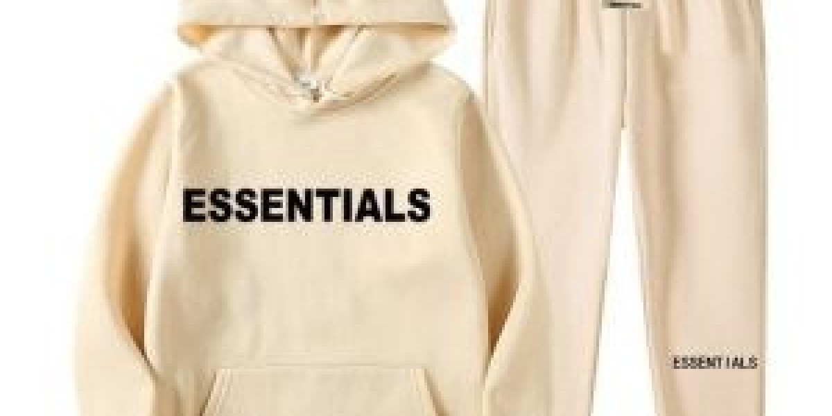Essential Hoodie – Where Style Meets Ultimate Comfort
