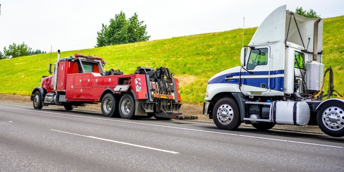 Broken Down Big Rig? Here’s What to Look for in a Tow Truck Company That Actually Knows Semi Towing