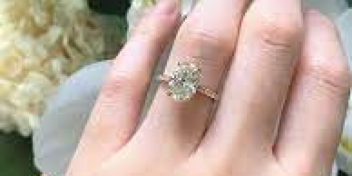 A Cut Above: Discover the Brilliance of Oval Diamonds Engagement Ring