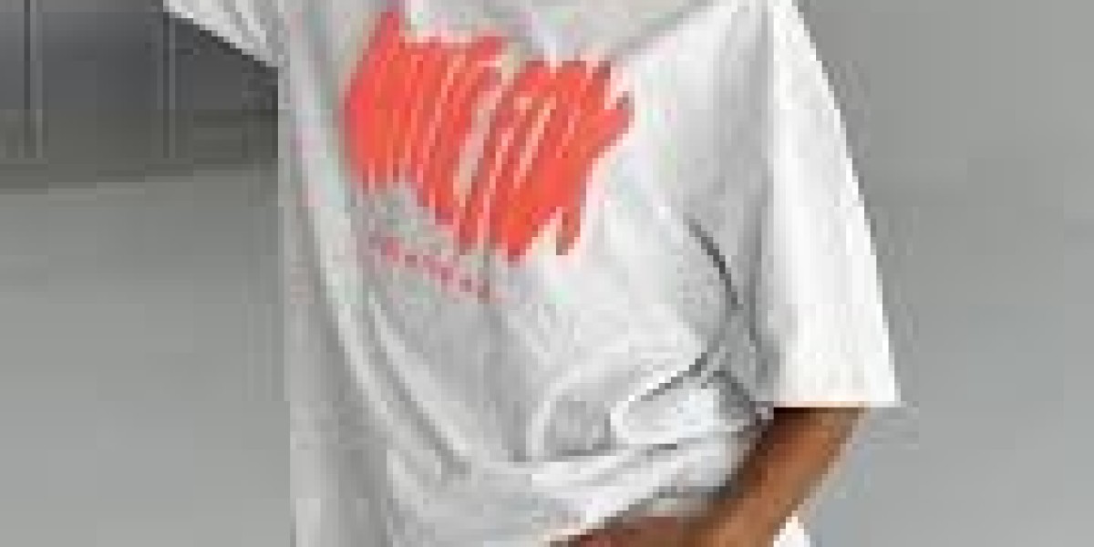 White Fox Streetwear Style: Chic Hoodies and Everyday Outfits