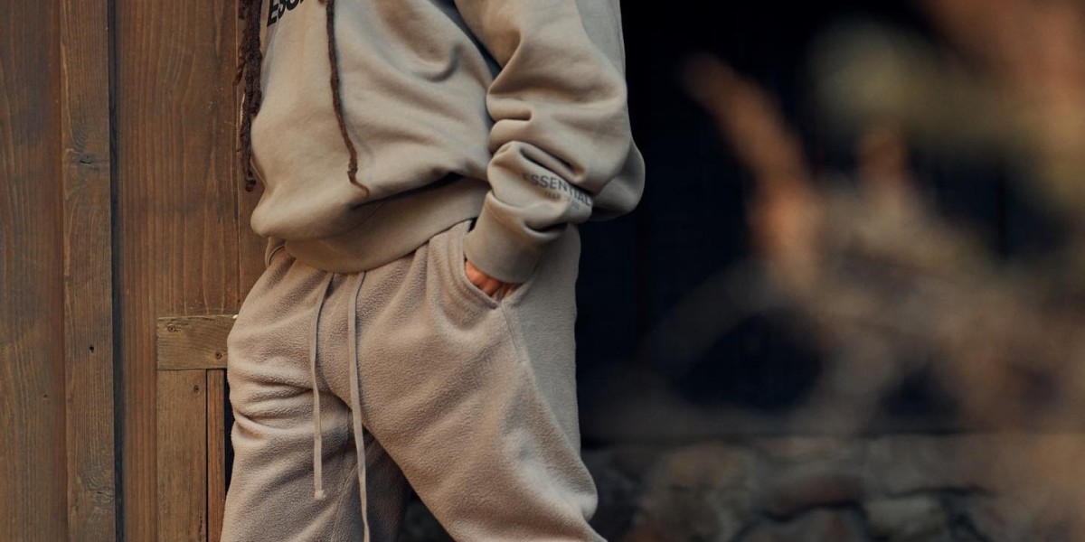 How to Wear Essentials Sweatpants With Oversized Tops