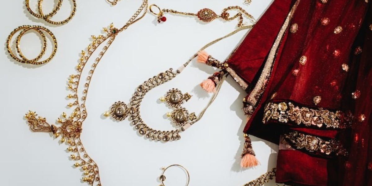 Luxury Costume Jewellery Delhi: A Blend of Craftsmanship and Elegance