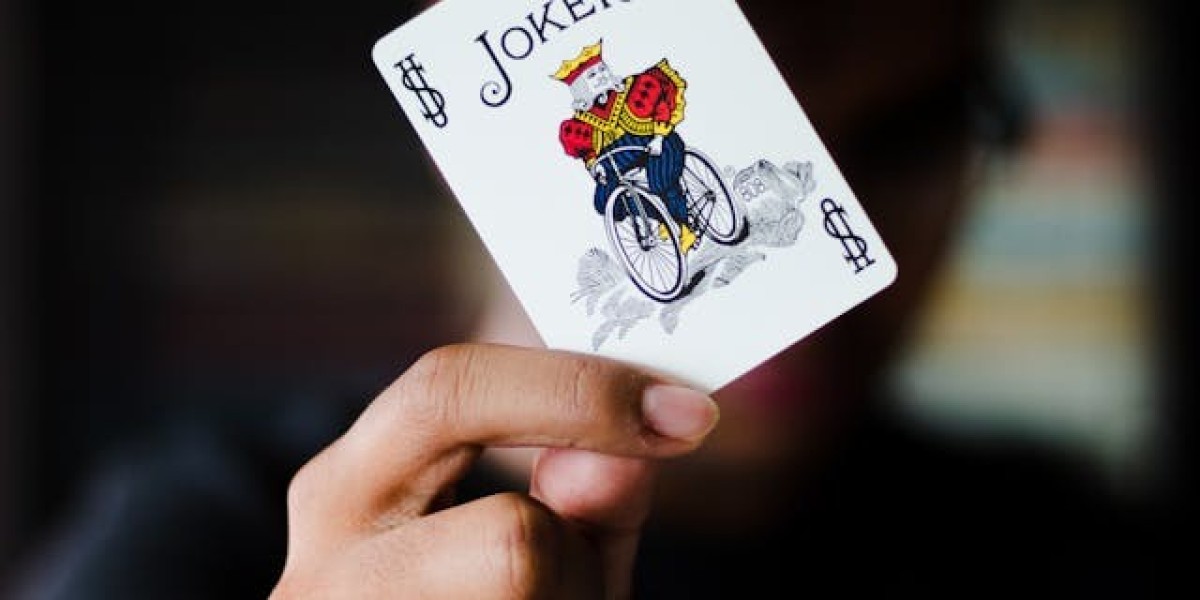 Hvordan spillertrends og innovative funktioner på online casinoer i 2025 ændrer måden, vi spiller slots på