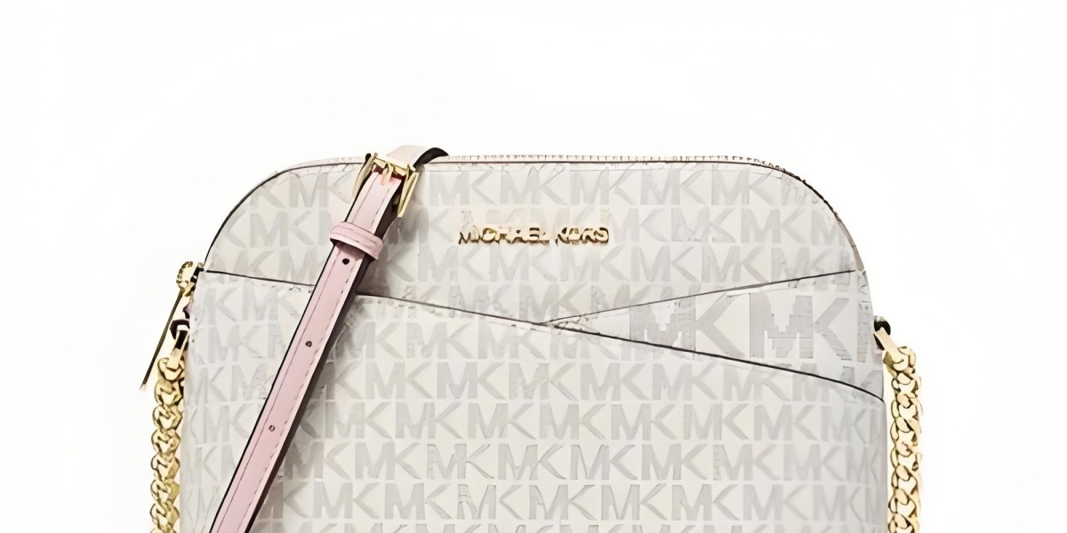 經典 Michael Kors 貝殼包推薦與牛仔布款穿搭解析